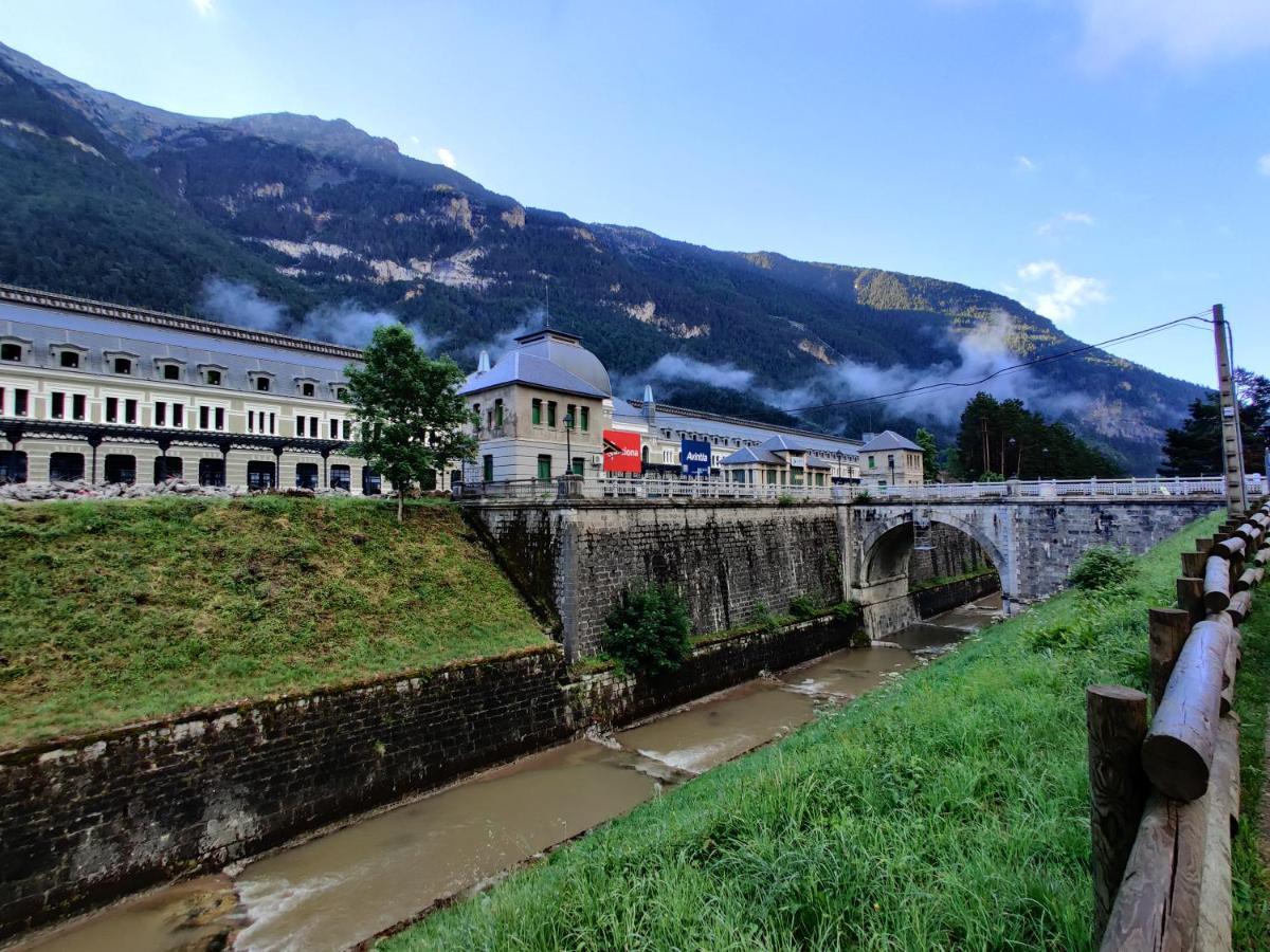 "Leo Pixel" Avairent Canfranc Estacion公寓 外观 照片