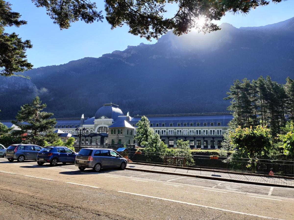 "Leo Pixel" Avairent Canfranc Estacion公寓 外观 照片