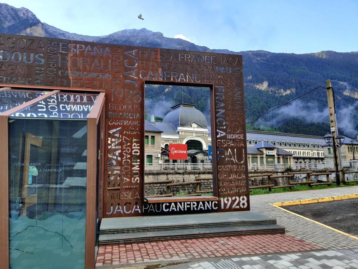 "Leo Pixel" Avairent Canfranc Estacion公寓 外观 照片